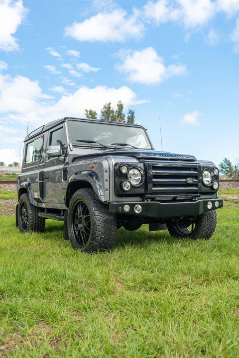 Land Rover Defender 90 - Image 17 of 31