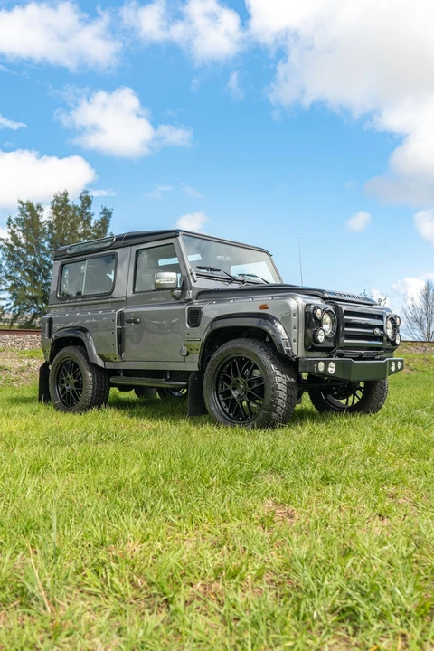 Land Rover Defender 90 - Image 16 of 31