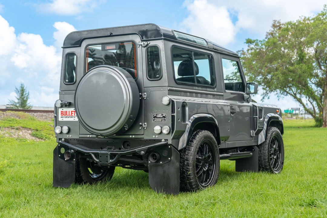 Land Rover Defender 90 - Image 12 of 31
