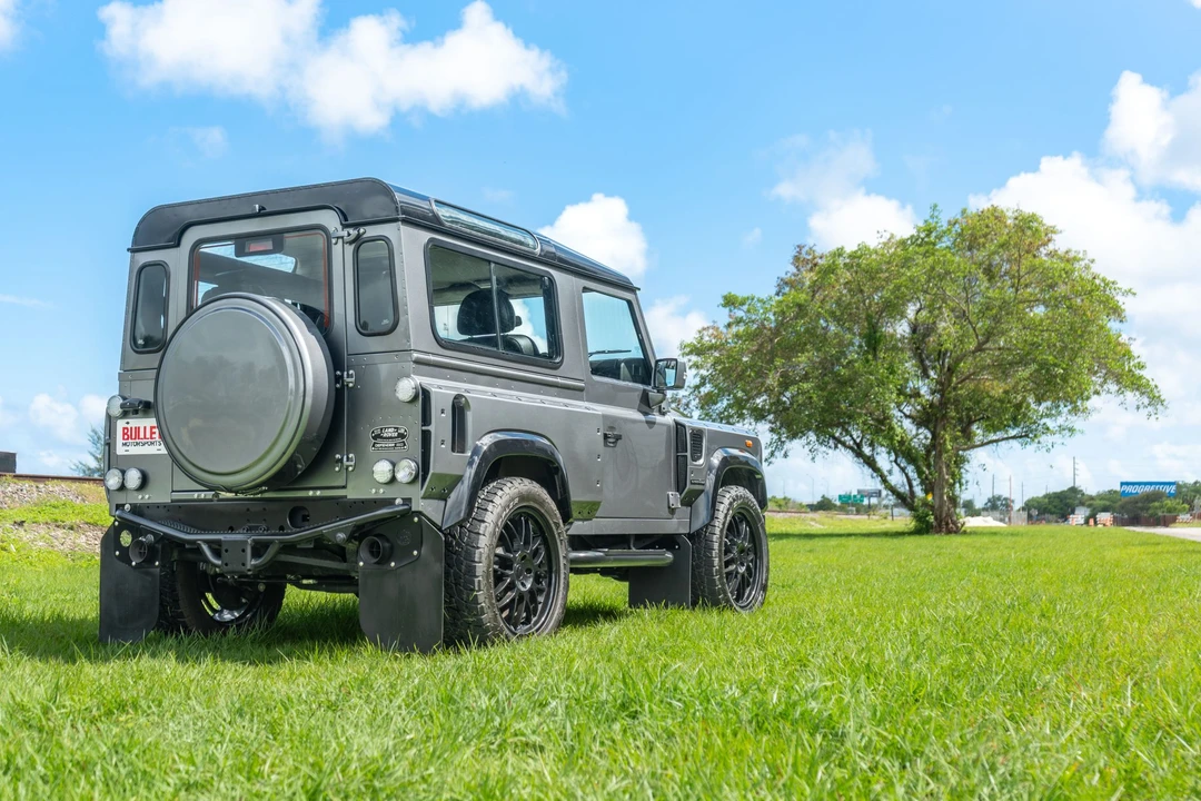 Land Rover Defender 90 - Image 13 of 31
