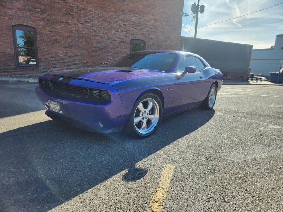 2010 Dodge Challenger 3rd Gen - Image 4 of 17