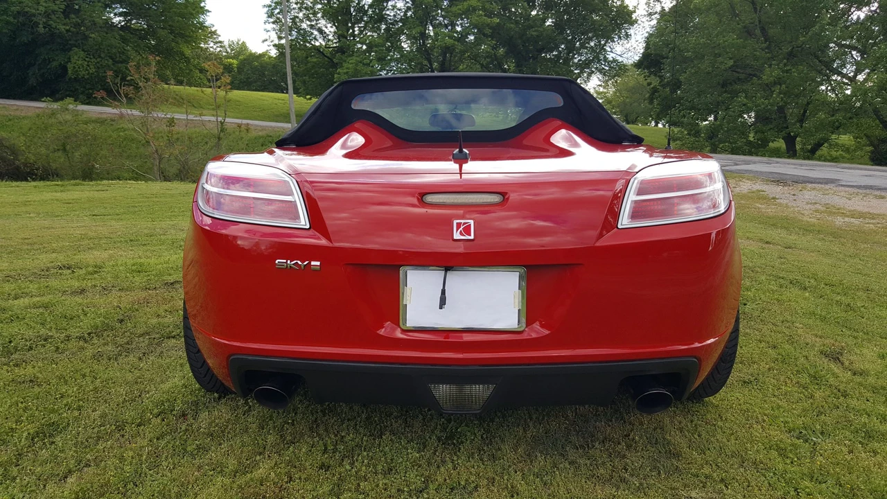 2007 Saturn Sky - Image 14 of 31