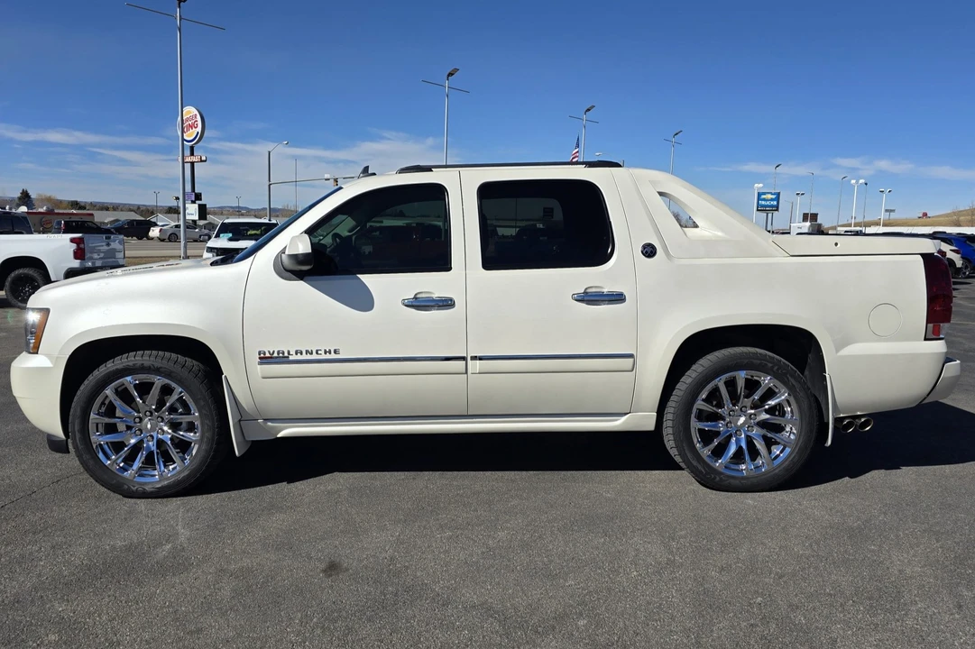 2013 Chevrolet Avalanche - Image 3 of 7