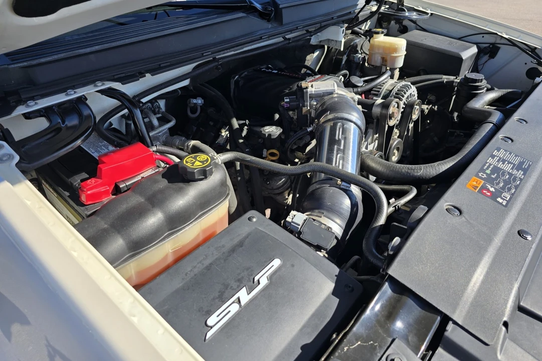 2013 Chevrolet Avalanche - Image 6 of 7