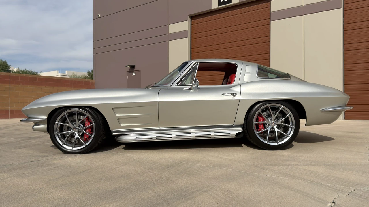 1963 Chevrolet Corvette C2 - Image 3 of 31