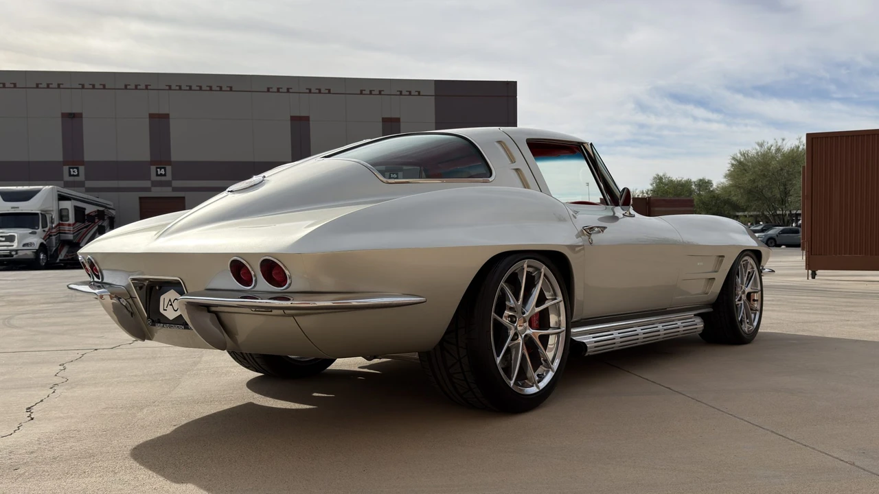 1963 Chevrolet Corvette C2 - Image 6 of 31