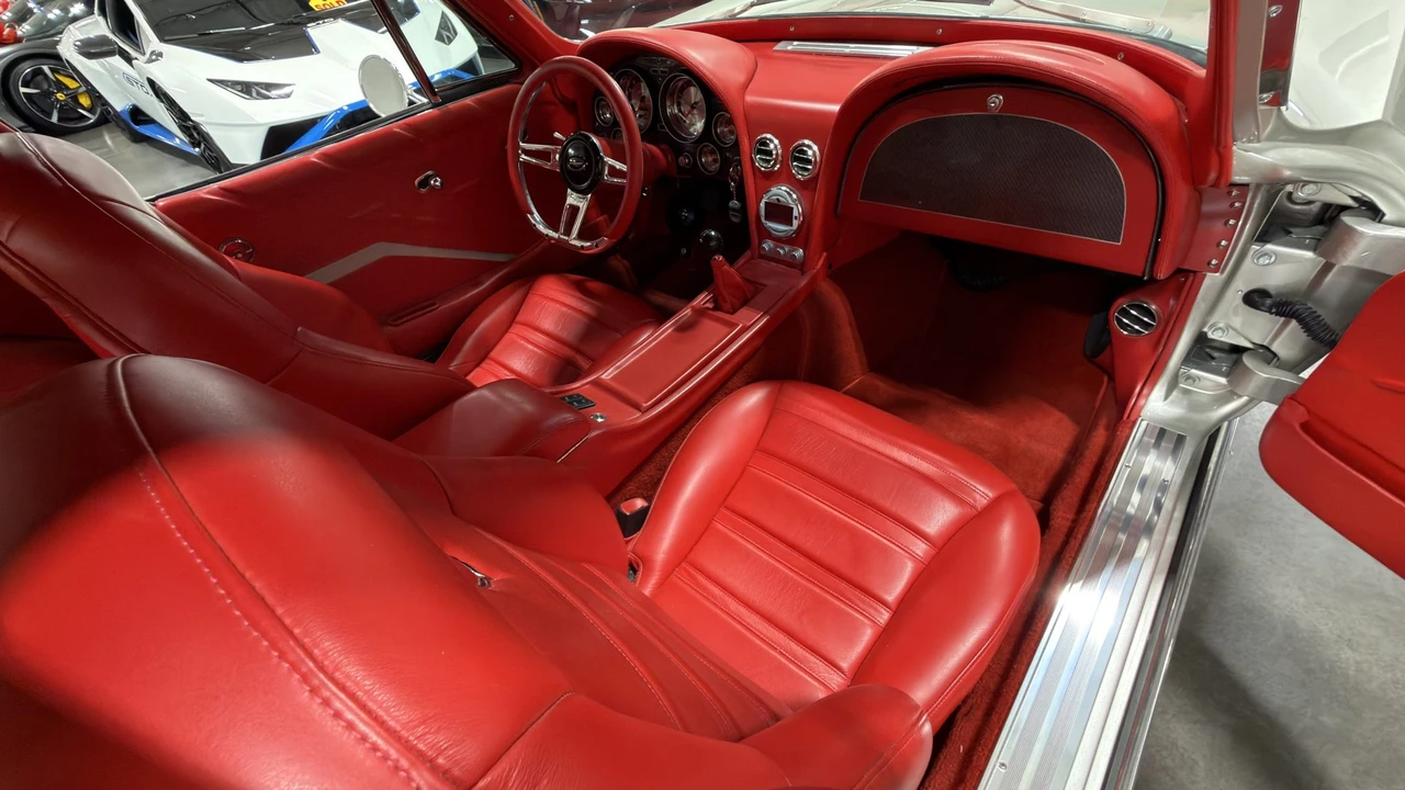 1963 Chevrolet Corvette C2 - Image 28 of 31