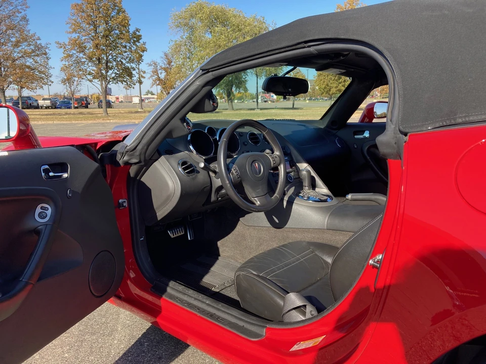 2009 Pontiac Solstice - Image 29 of 31
