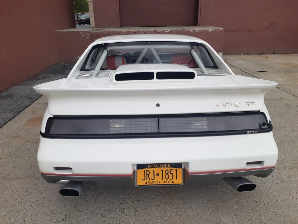 1984 Pontiac Fiero - Image 16 of 31