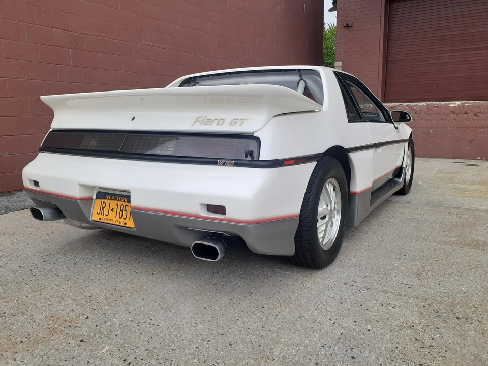 1984 Pontiac Fiero - Image 17 of 31