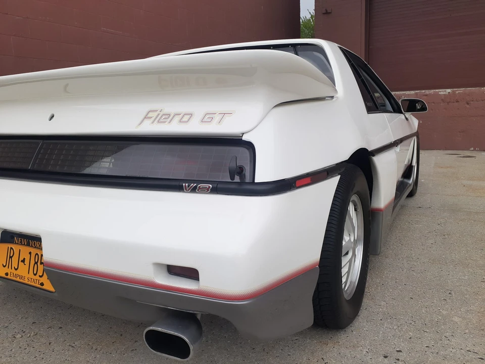 1984 Pontiac Fiero - Image 25 of 31