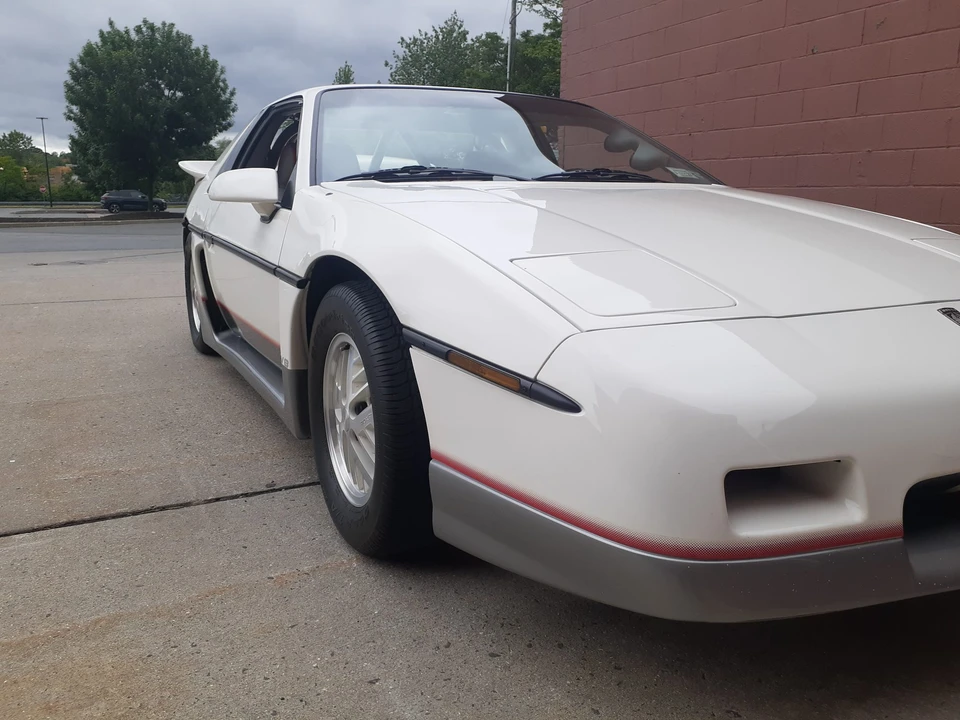 1984 Pontiac Fiero - Image 29 of 31