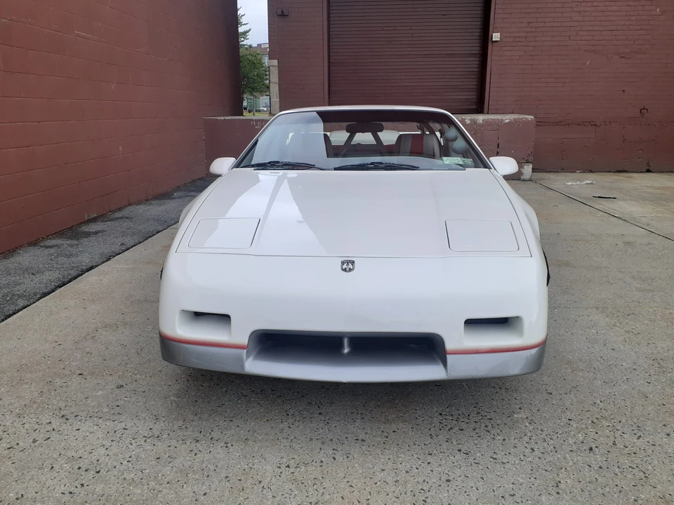 1984 Pontiac Fiero - Image 20 of 31