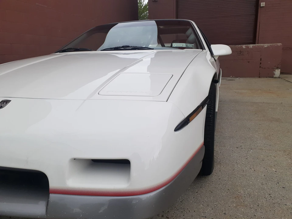 1984 Pontiac Fiero - Image 23 of 31