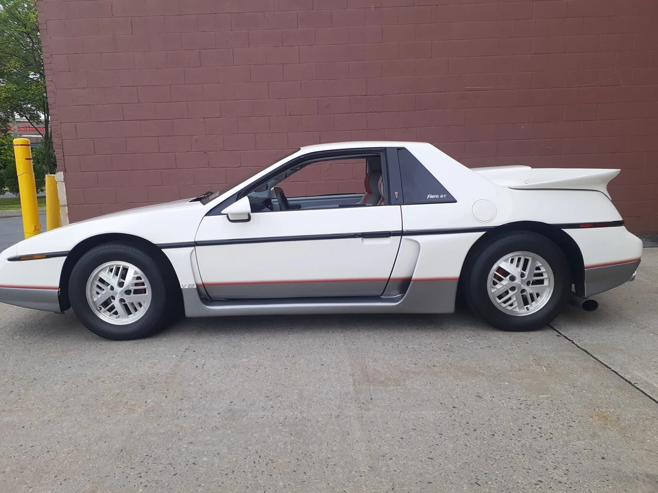1984 Pontiac Fiero - Image 12 of 31