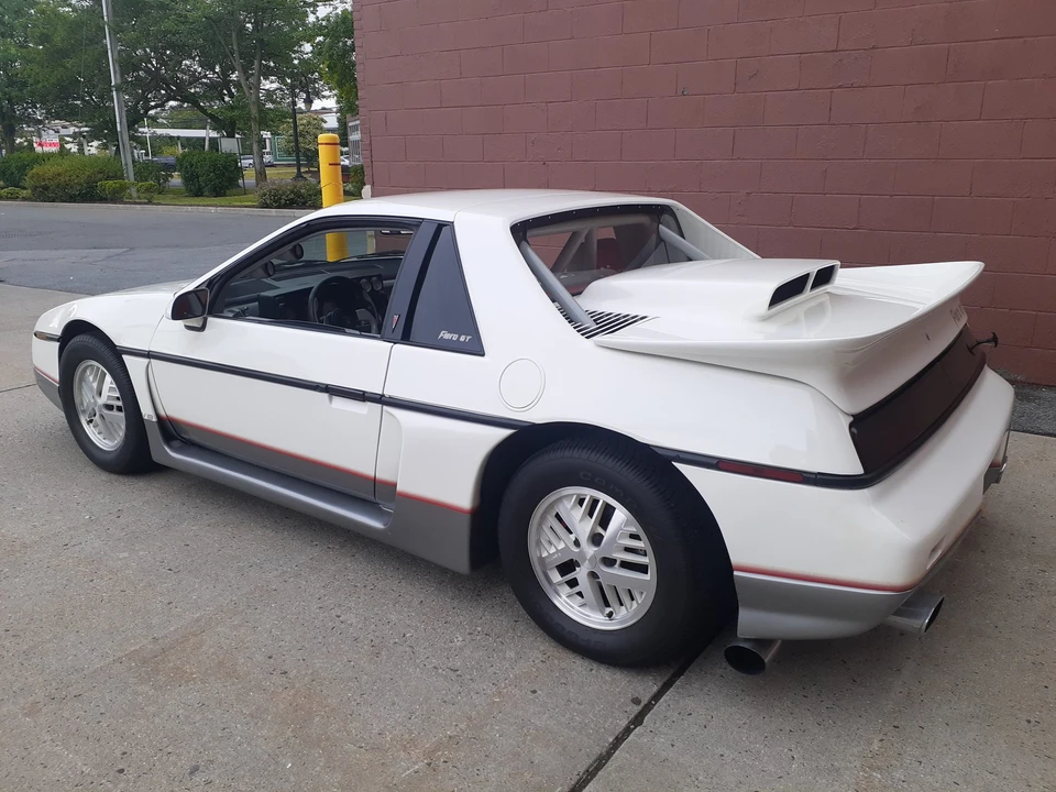 1984 Pontiac Fiero - Image 13 of 31