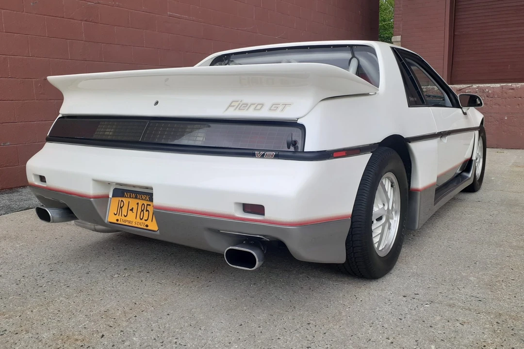 1984 Pontiac Fiero - Image 18 of 31