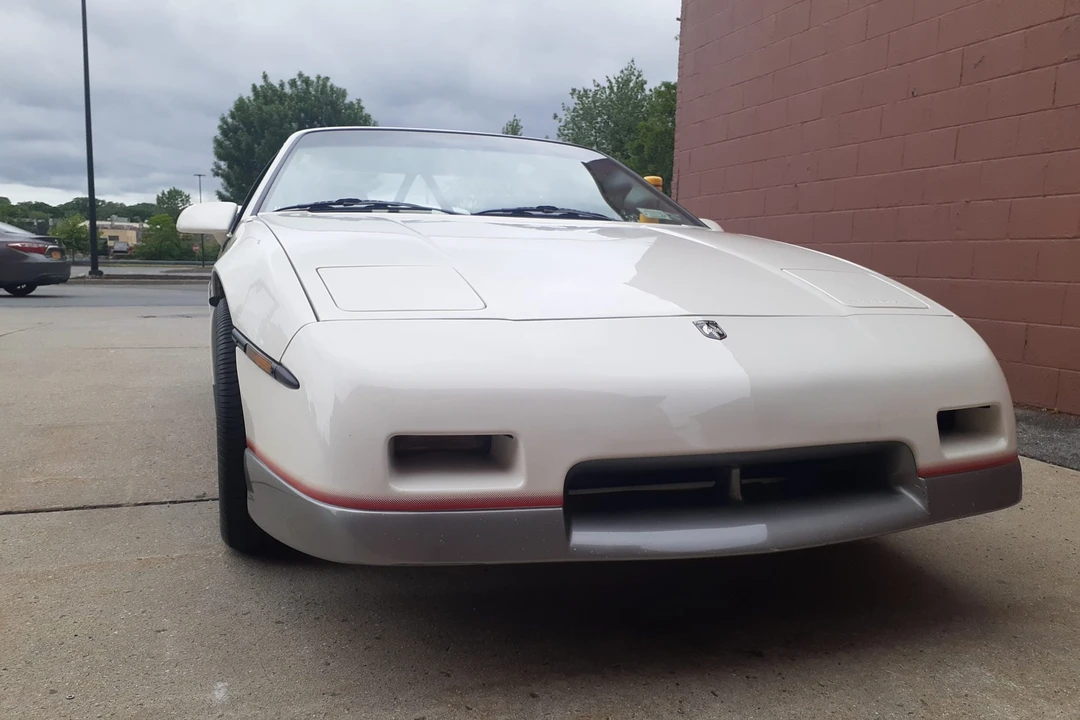 1984 Pontiac Fiero - Image 19 of 31