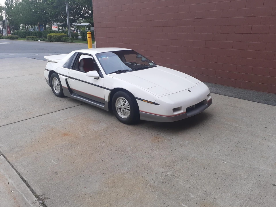 1984 Pontiac Fiero - Image 8 of 31