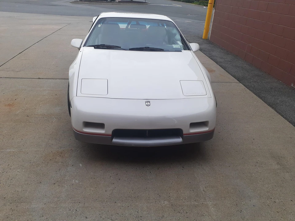 1984 Pontiac Fiero - Image 9 of 31