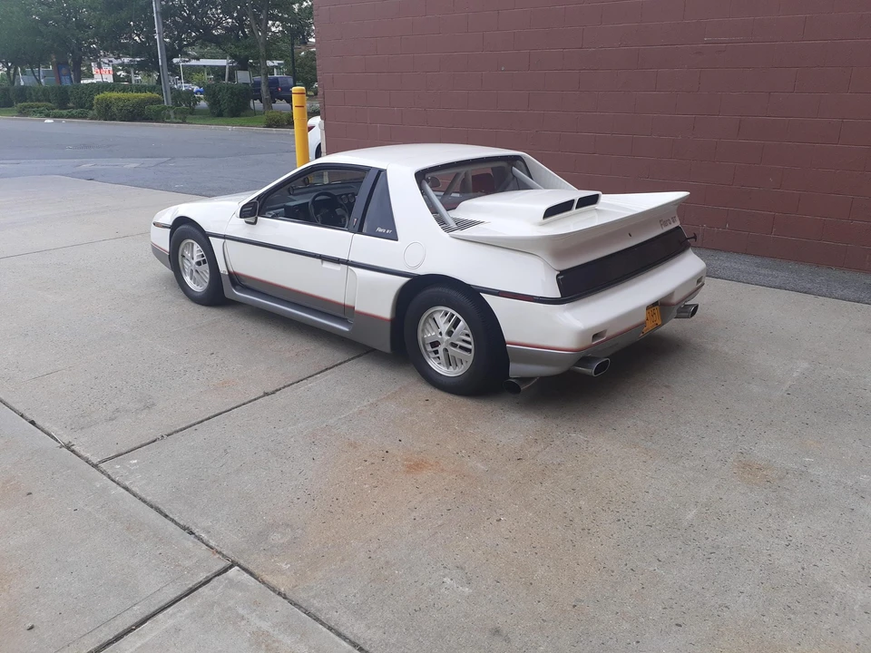 1984 Pontiac Fiero - Image 4 of 31