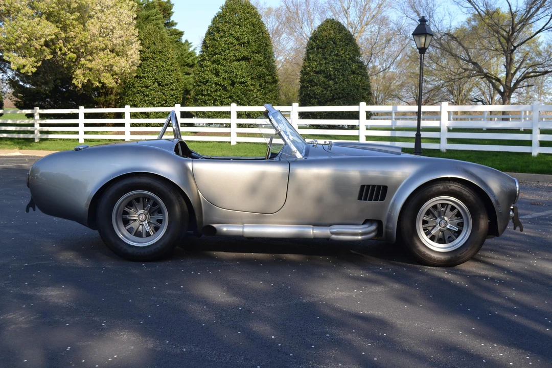 Shelby Cobra Replica - Image 15 of 31