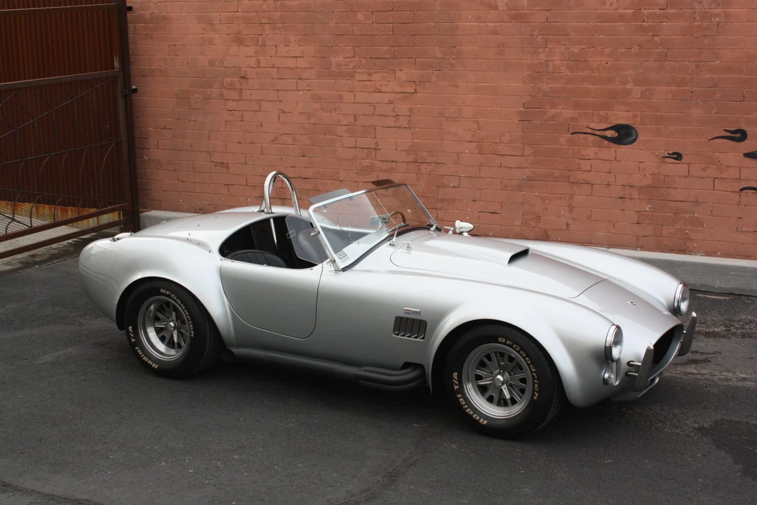 Shelby Cobra Replica - Image 17 of 31