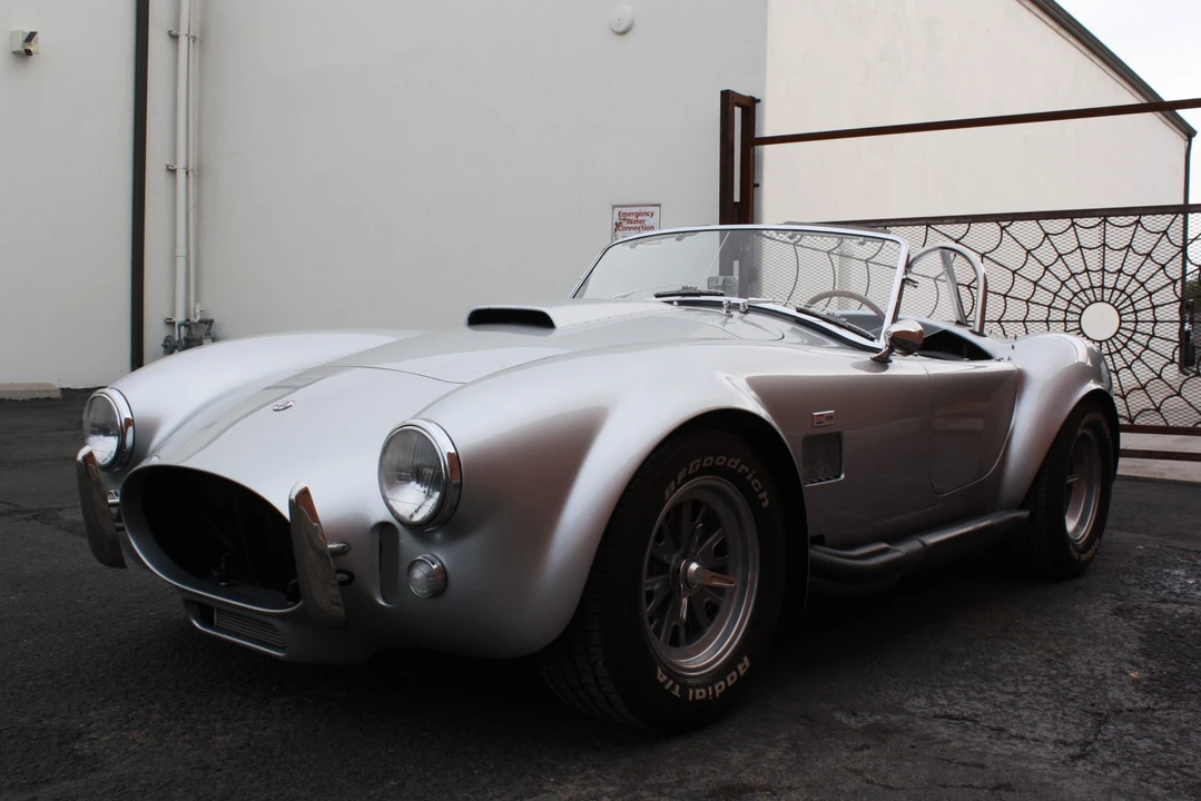 Shelby Cobra Replica - Image 2 of 31