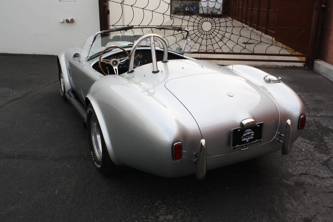 Shelby Cobra Replica - Image 29 of 31