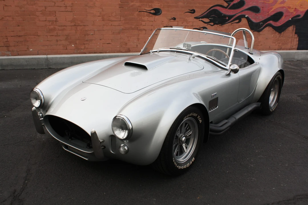 Shelby Cobra Replica - Image 3 of 31