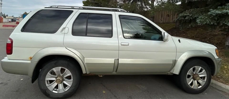 2003 Infiniti QX4 - Image 2 of 7