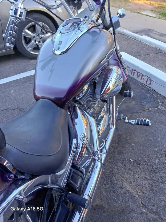 Suzuki Boulevard - Image 2 of 7