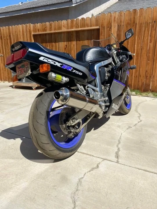 Suzuki GSX-R - Image 2 of 3