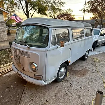 1968 Volkswagen Bus T2 Pop Top