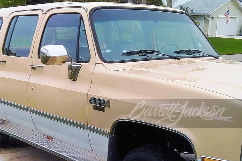 1987 GMC Suburban 7th Gen - Image 5 of 15