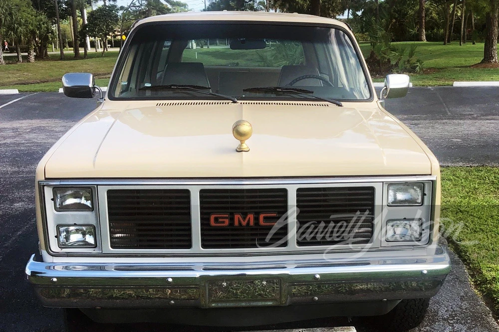 1987 GMC Suburban 7th Gen - Image 7 of 15