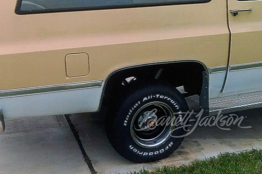 1987 GMC Suburban 7th Gen - Image 8 of 15