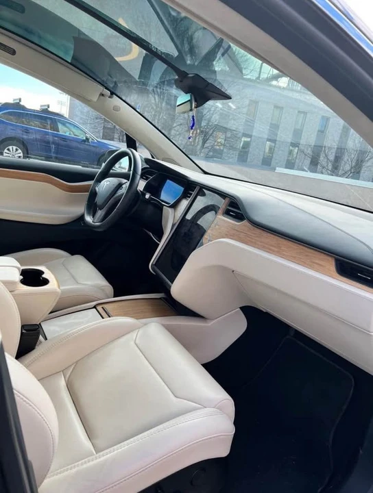 2018 Tesla Model X - Image 7 of 9