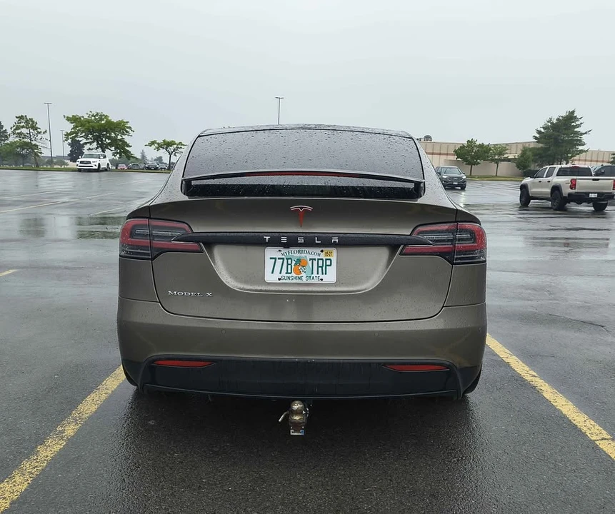 2016 Tesla Model X - Image 7 of 10