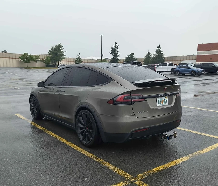2016 Tesla Model X - Image 6 of 10