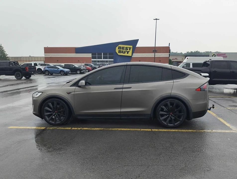 2016 Tesla Model X - Image 5 of 10