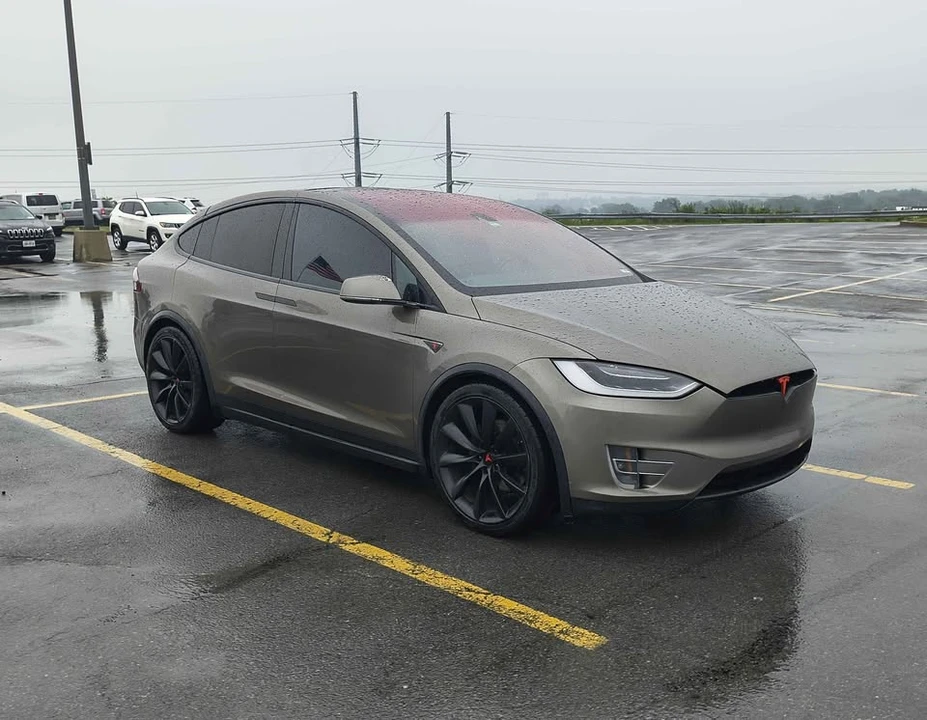 2016 Tesla Model X - Image 2 of 10