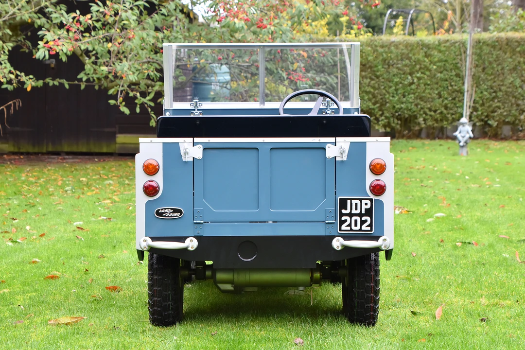 Land Rover - Image 7 of 31