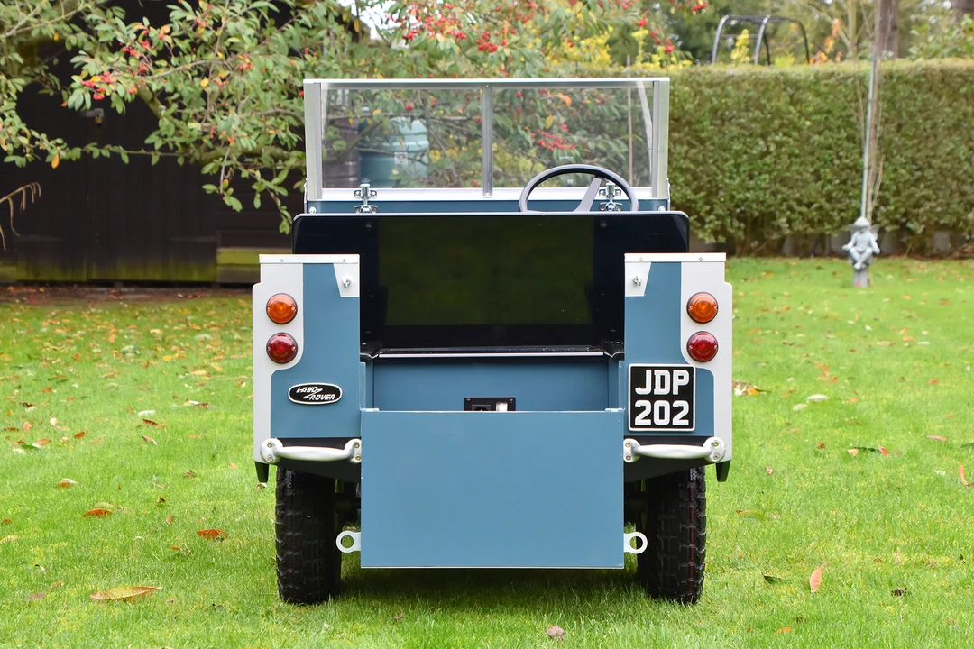 Land Rover - Image 13 of 31