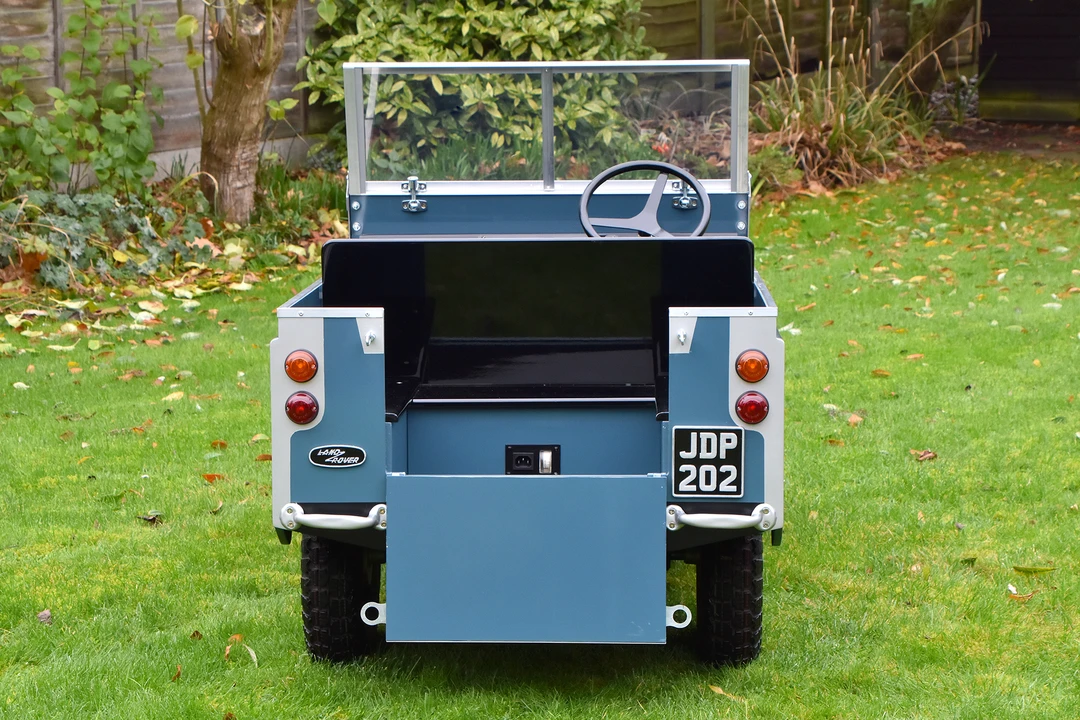 Land Rover - Image 14 of 31