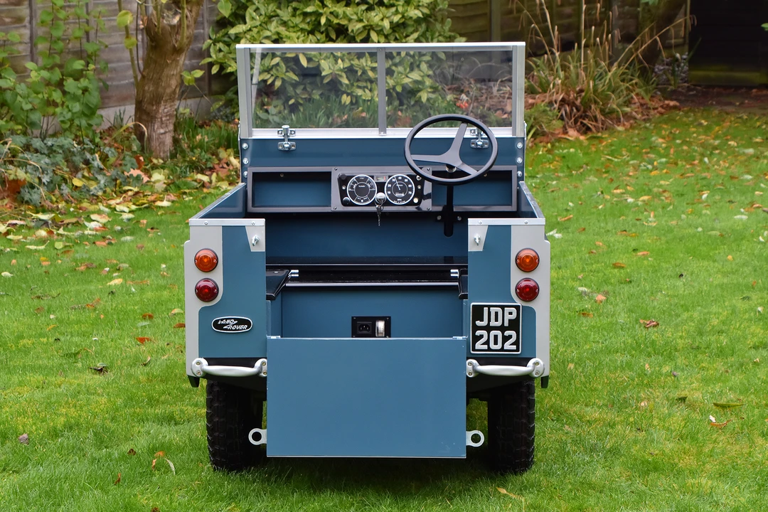 Land Rover - Image 15 of 31