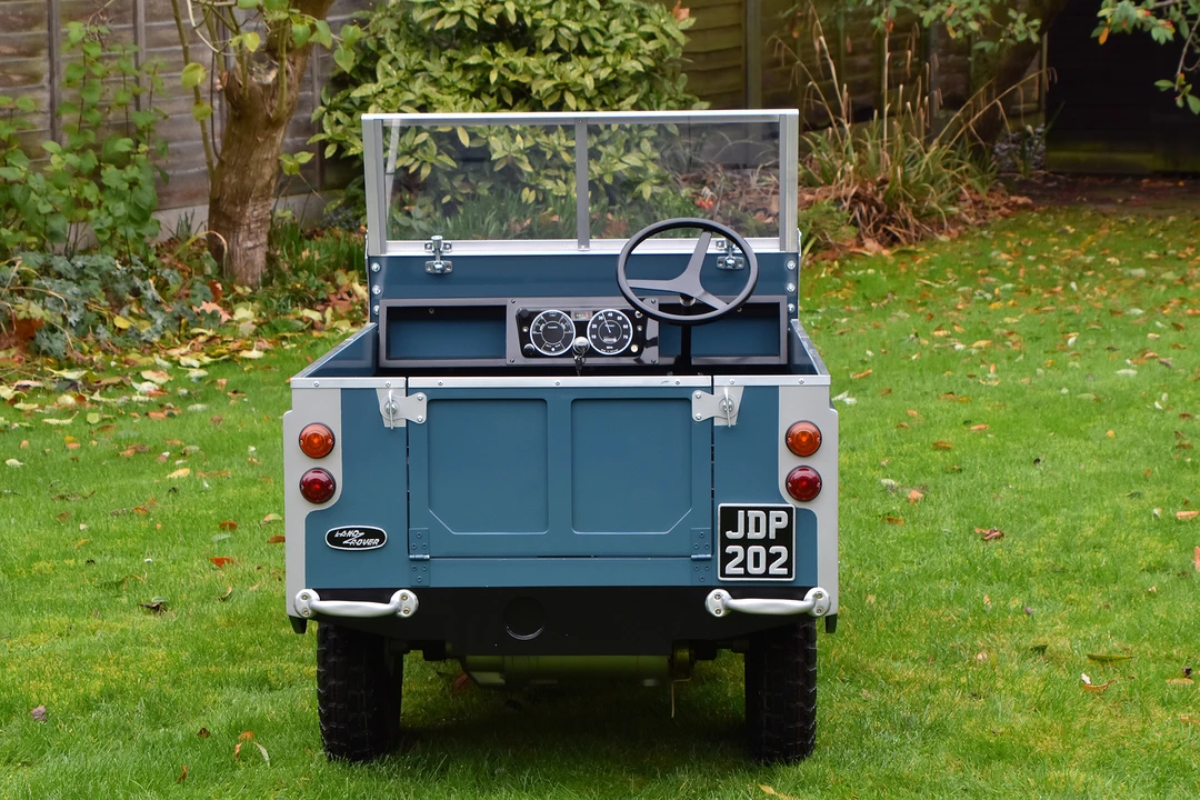Land Rover - Image 16 of 31