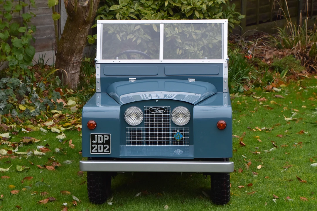 Land Rover - Image 11 of 31