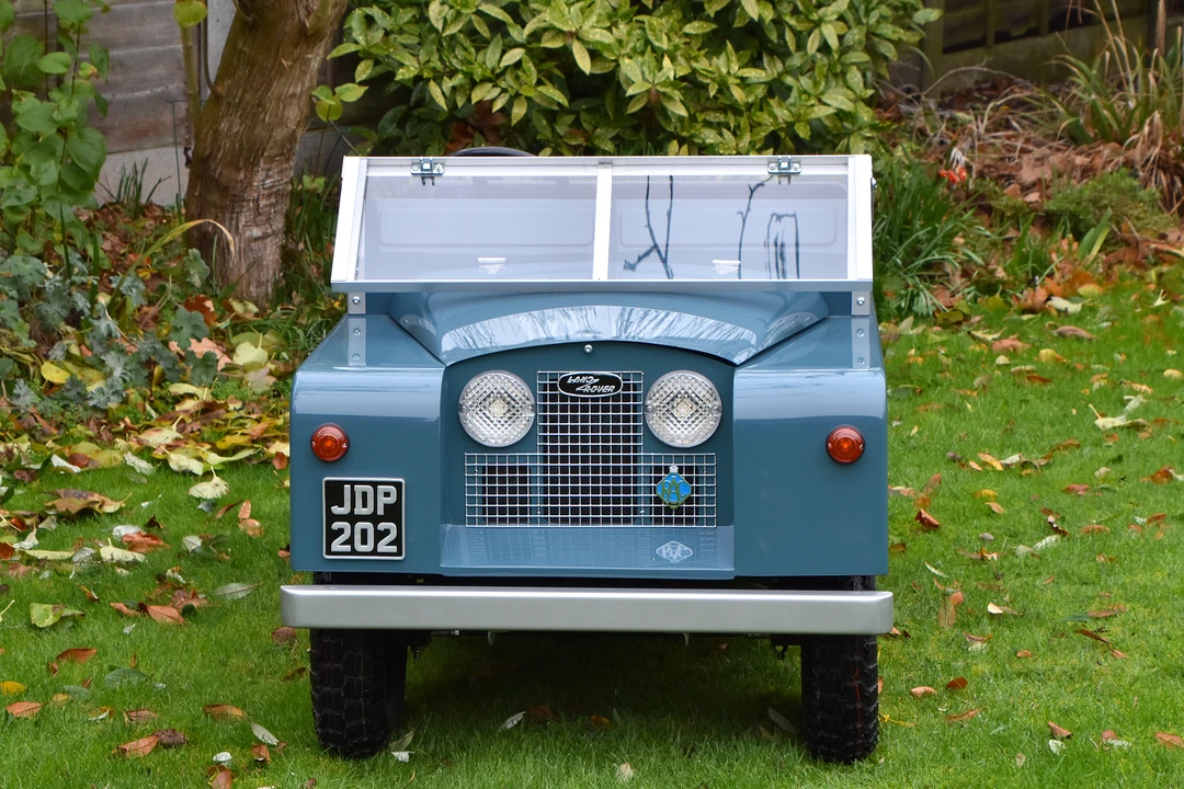 Land Rover - Image 3 of 31