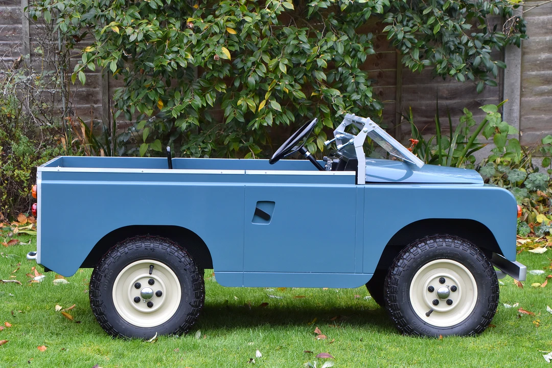 Land Rover - Image 19 of 31
